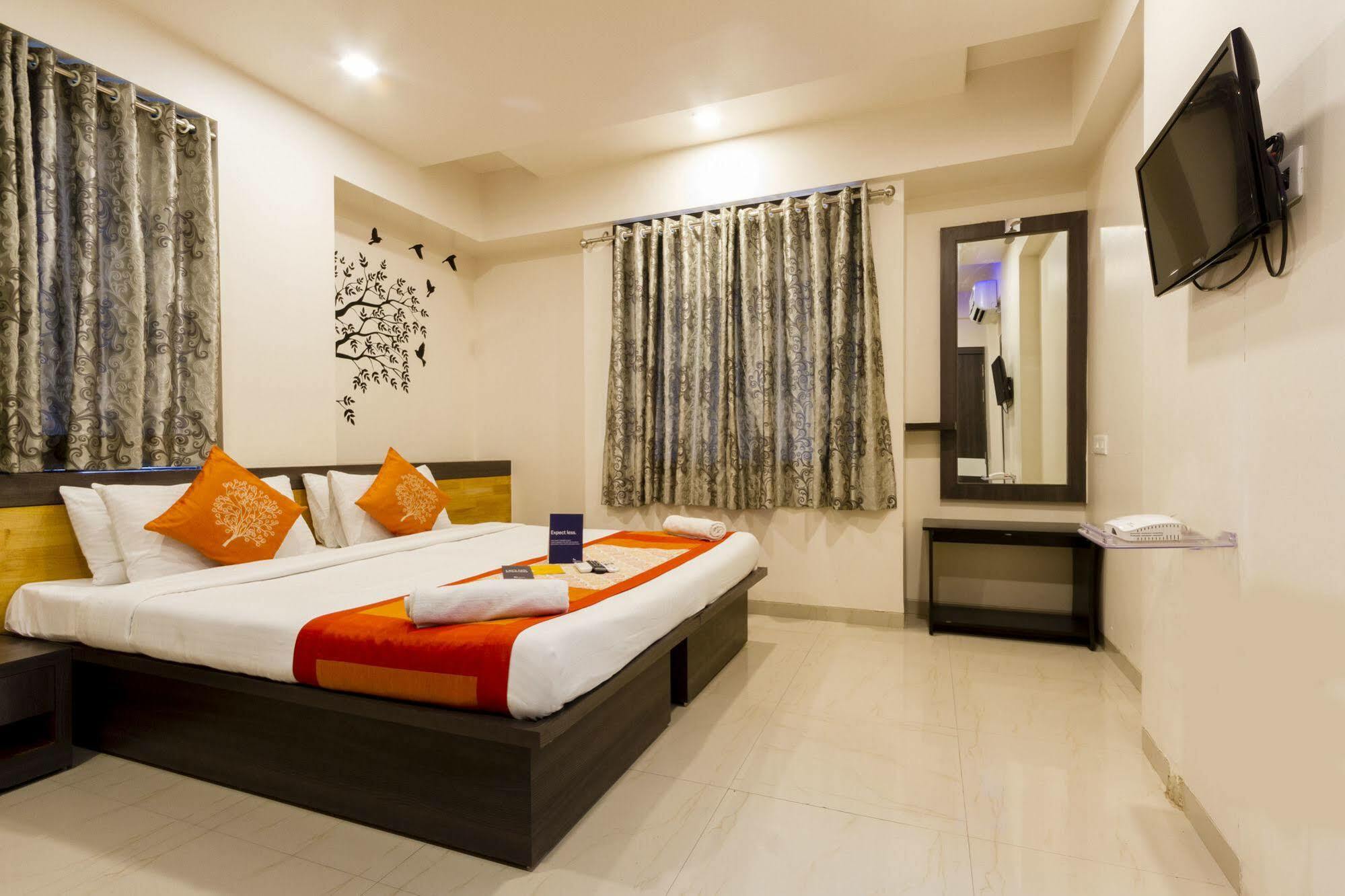 Fabhotel Imperio - Nr Baner Hill Pune Exteriör bild