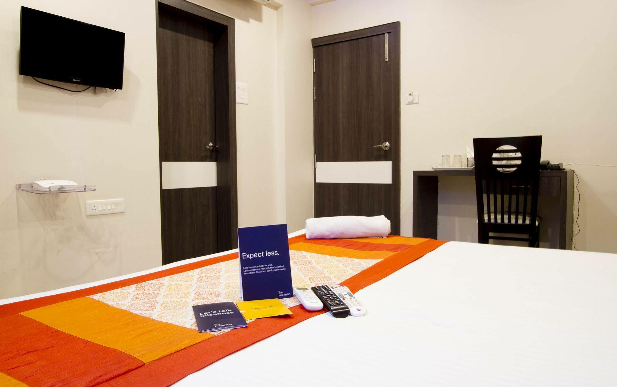 Fabhotel Imperio - Nr Baner Hill Pune Exteriör bild